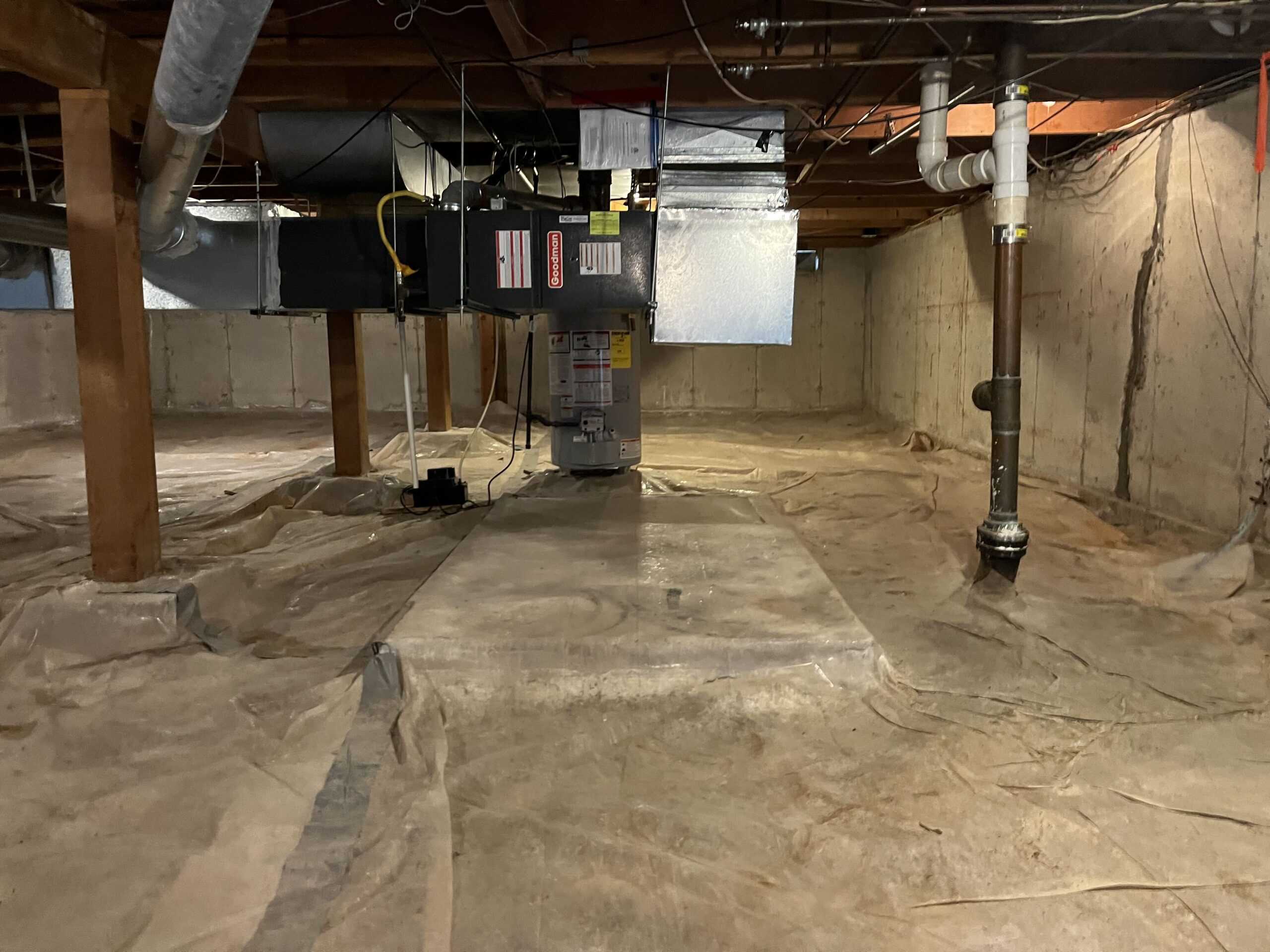 Crawl space before encapsulation in the Sioux Falls area